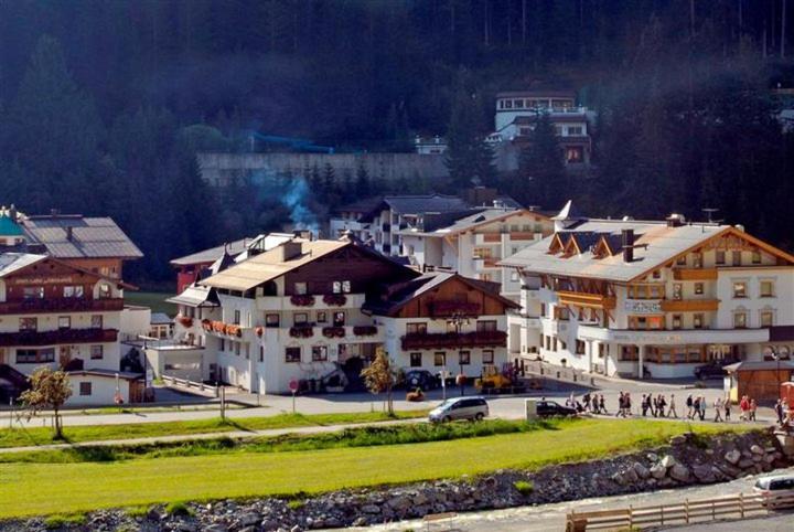 Hotel Kristall B&B Ischgl Exterior foto